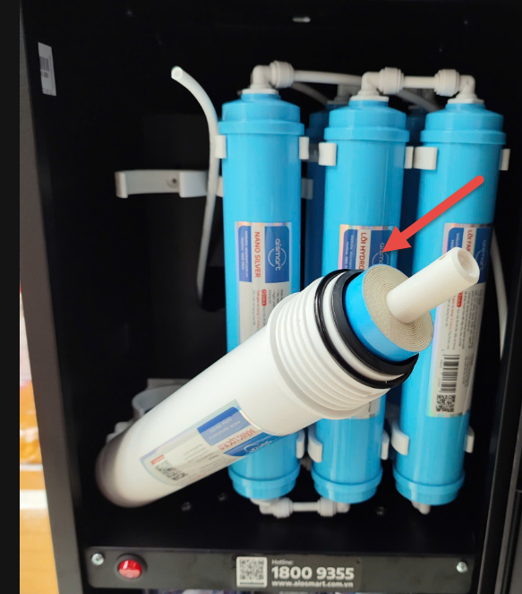 A group of blue and white water filters

Description automatically generated